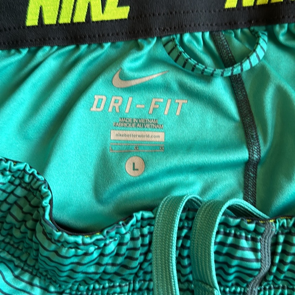 Men's Nike dri-fit shorts. Size large with drawstring. Green with navy stripes - Picture 3 of 3